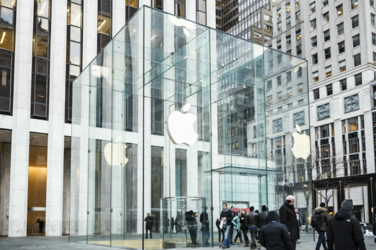 Apple Rep Says Fifth Avenue Store Will Have “Incredible” Space
