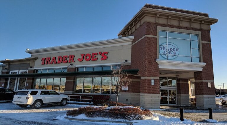 Does Trader Joe’s Take Apple Pay in 2024? ( Know Here )