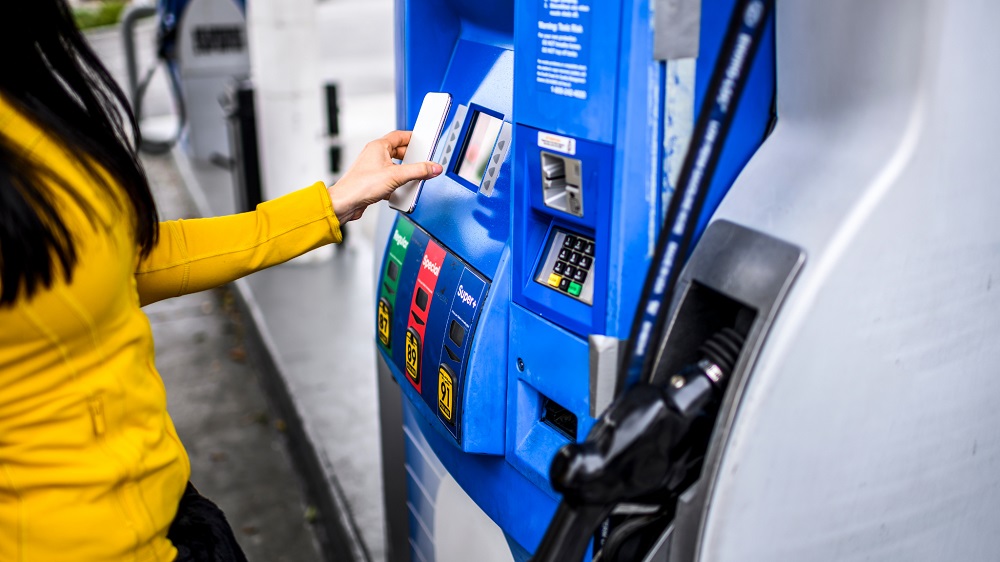 The Benefits Of Paying With Apple Pay At Holiday Gas Station